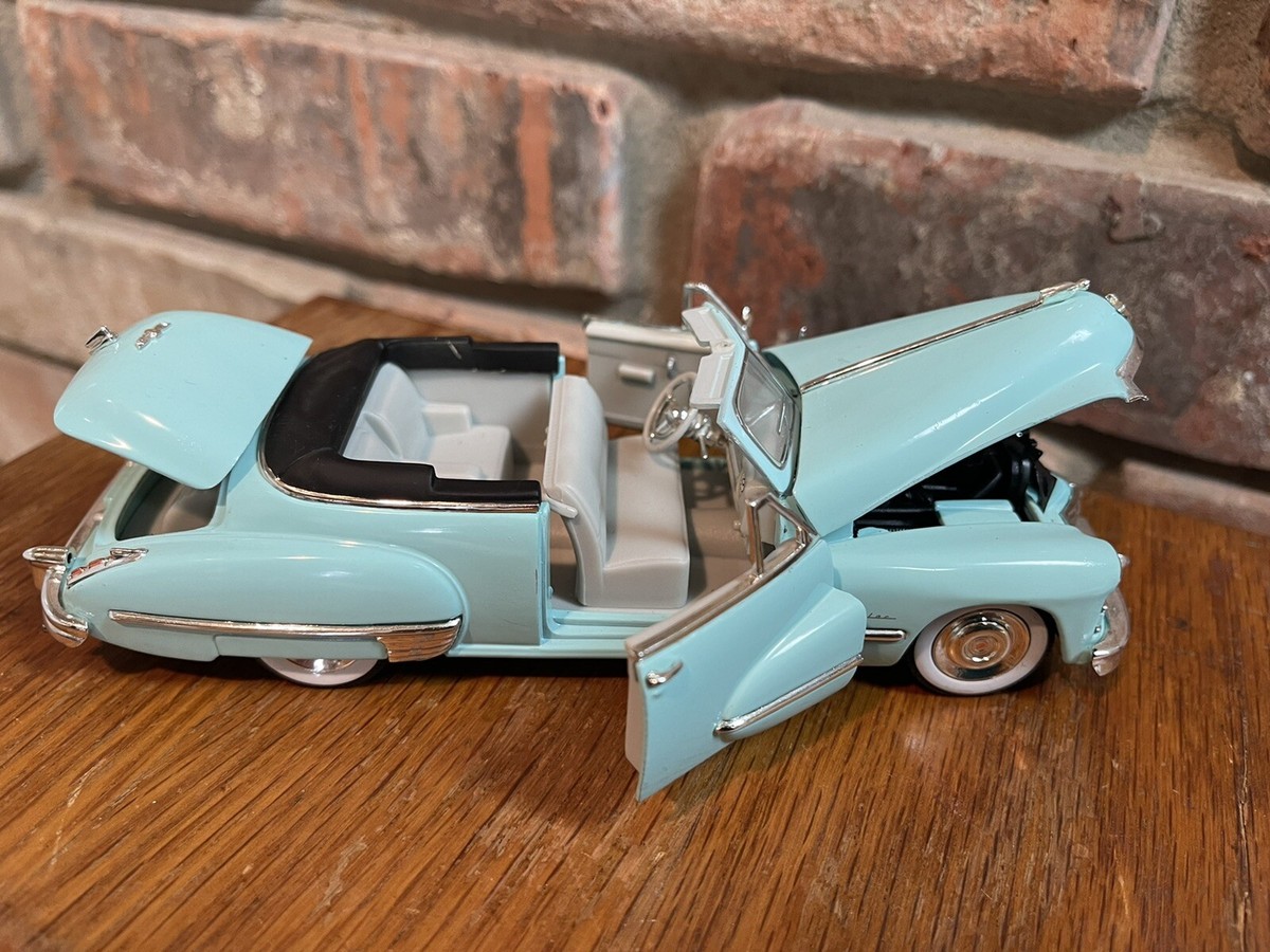 tama キャデラ 1947 Cadillac Baby Blue Soft Top Sedan Series 62 Signature 1