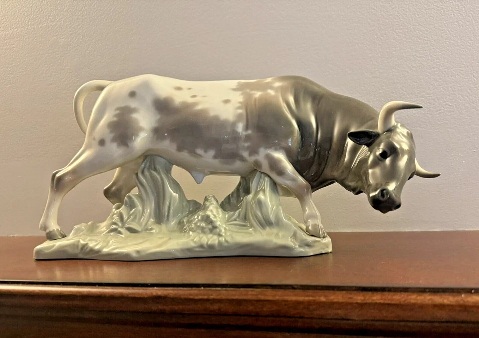 Toro Lladro “MUY RARO” (cabeza abajo) #1062 (2ª marca) ~ Excelente Estado Foto 2 de 4