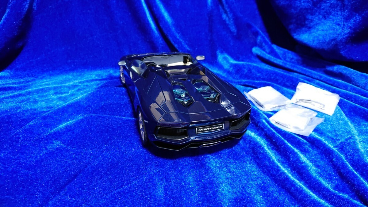 1/18 Lamborghini Aventador LP700-4 Roadster AUTOart 74698 Blu Hera