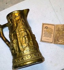 Messing Krug/Humpen mit Henkel, Reliefdekor Motiv Mensch/Personenszene