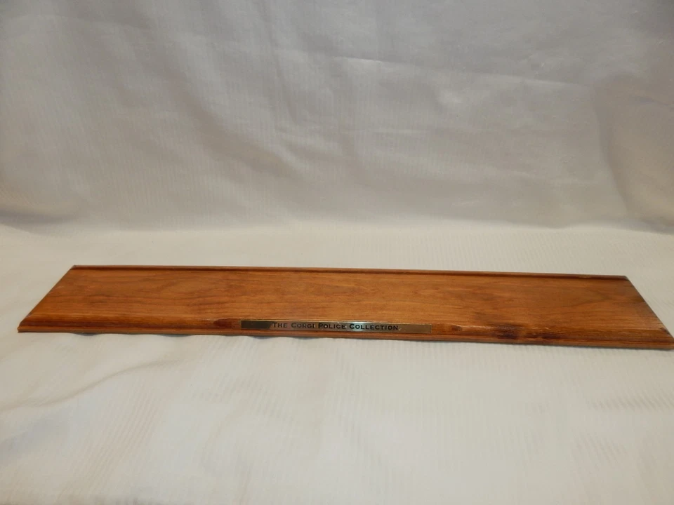 CORGI THE CORGI POLICE COLLECTION 6 MODELS AND WOODEN PLINTH NIB 1:43 - Image 2 of 4