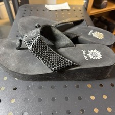 Yellow Box Nataly Snakeskin Textured Mellow Mat Flip-Flops Women s Size 8