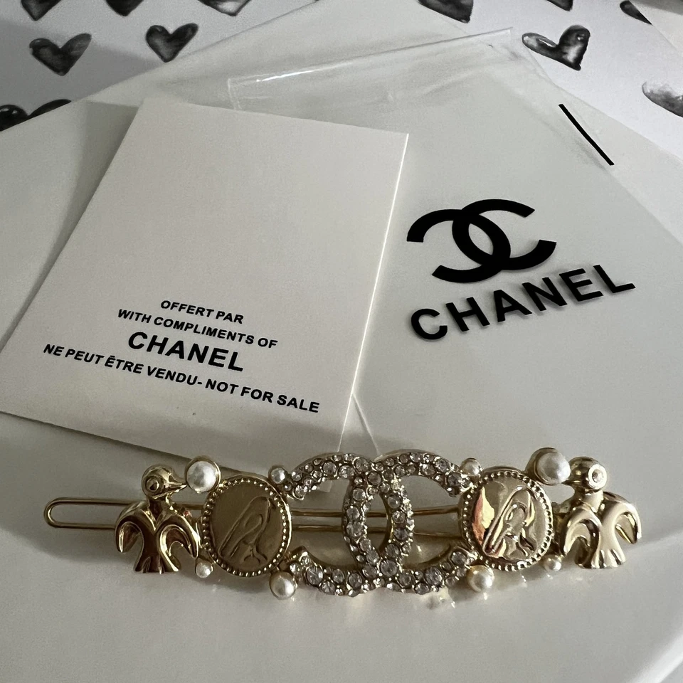 1 broche Chanel corbata elástica regalo VIP logotipo CC accesorio tarjeta regalo bolsa Foto 3 de 4