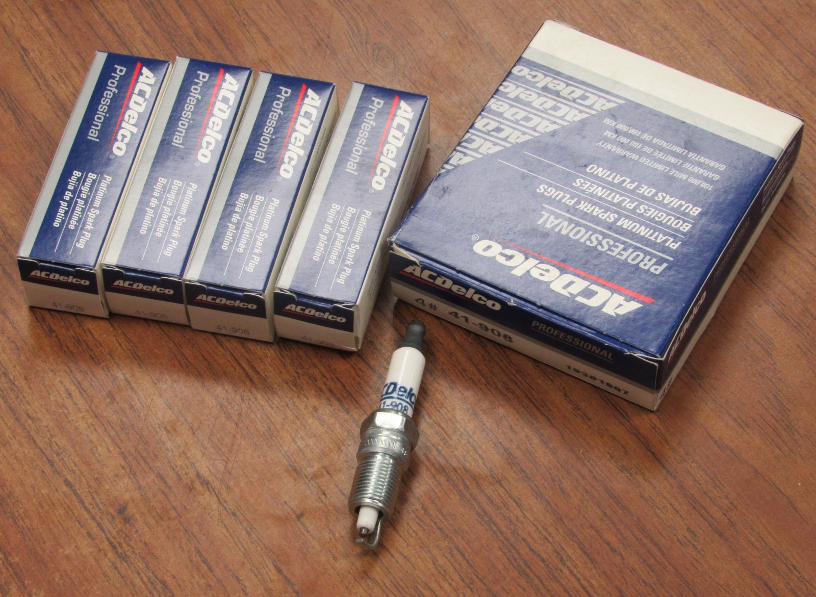 NOS ACDelco GM OEM 41-908 19301807 Spark Plugs Lot Of 4