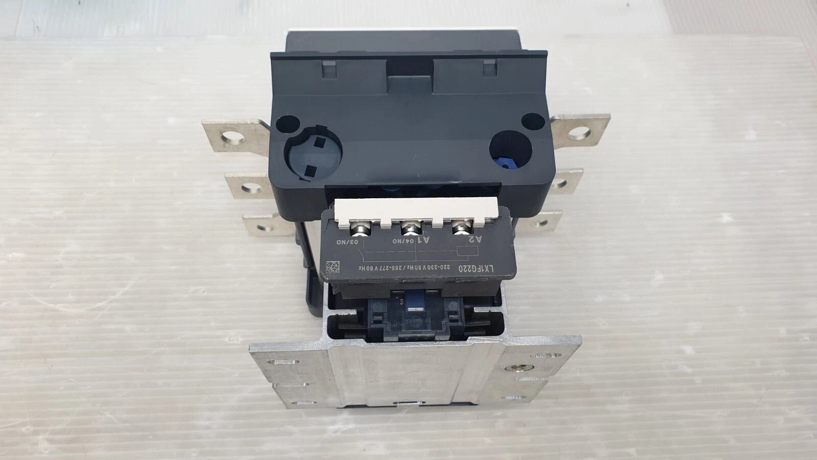 LX1FG220 coil on the LC1F225, 220-230 V 50 Hz / 265-277 V 60 Hz