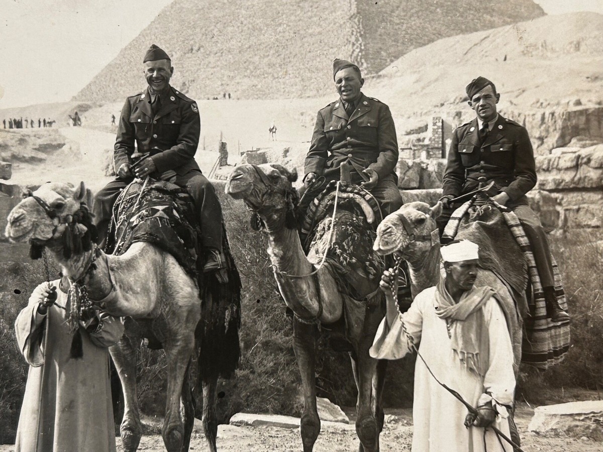Army On Camels