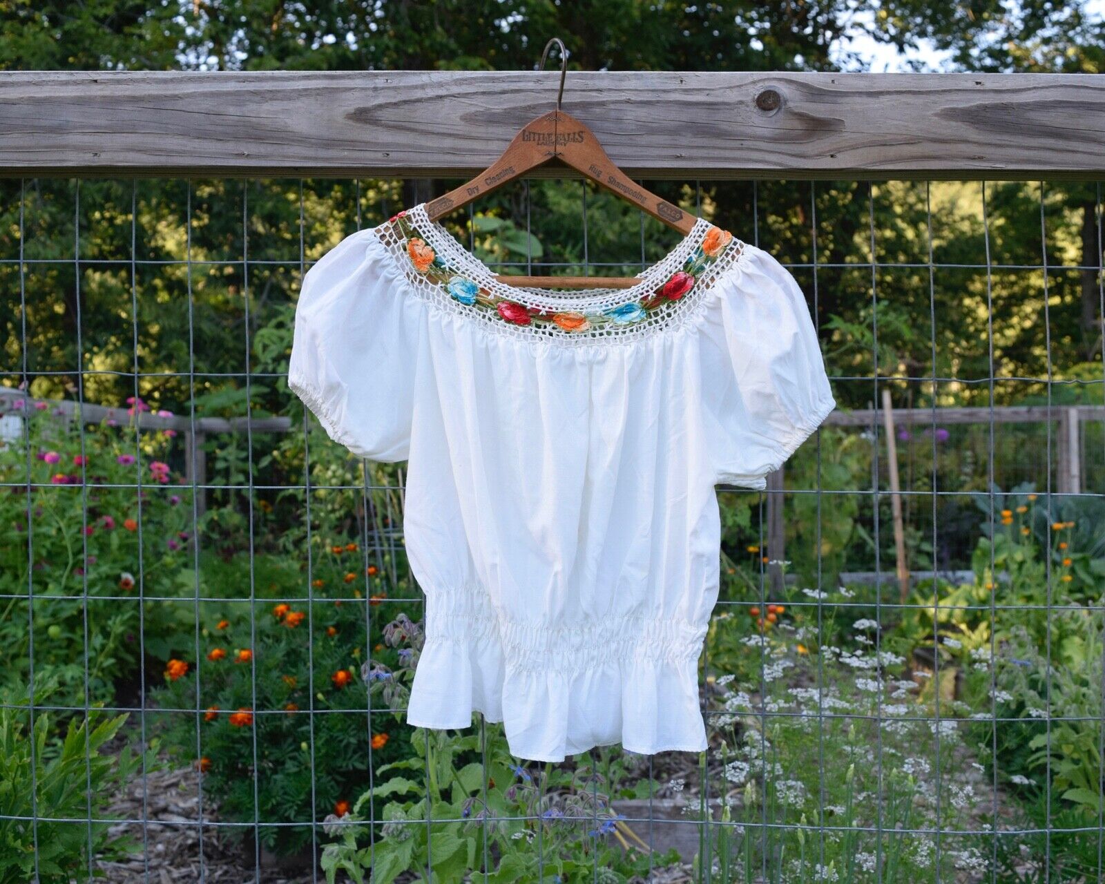 1950s XS Folk Peasant Blouse Crochet Floral White… - image 1