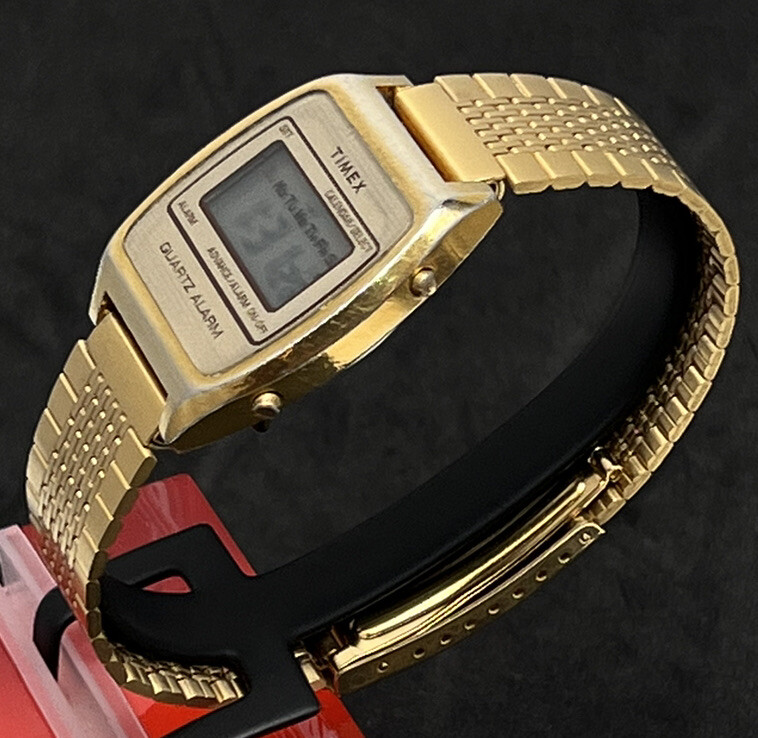 Vintage TIMEX Quartz Alarm Men's 40mm Digital Watch Gold Vintage TIMEX Quartz Alarm Men's 40mm Digital Watch Gold