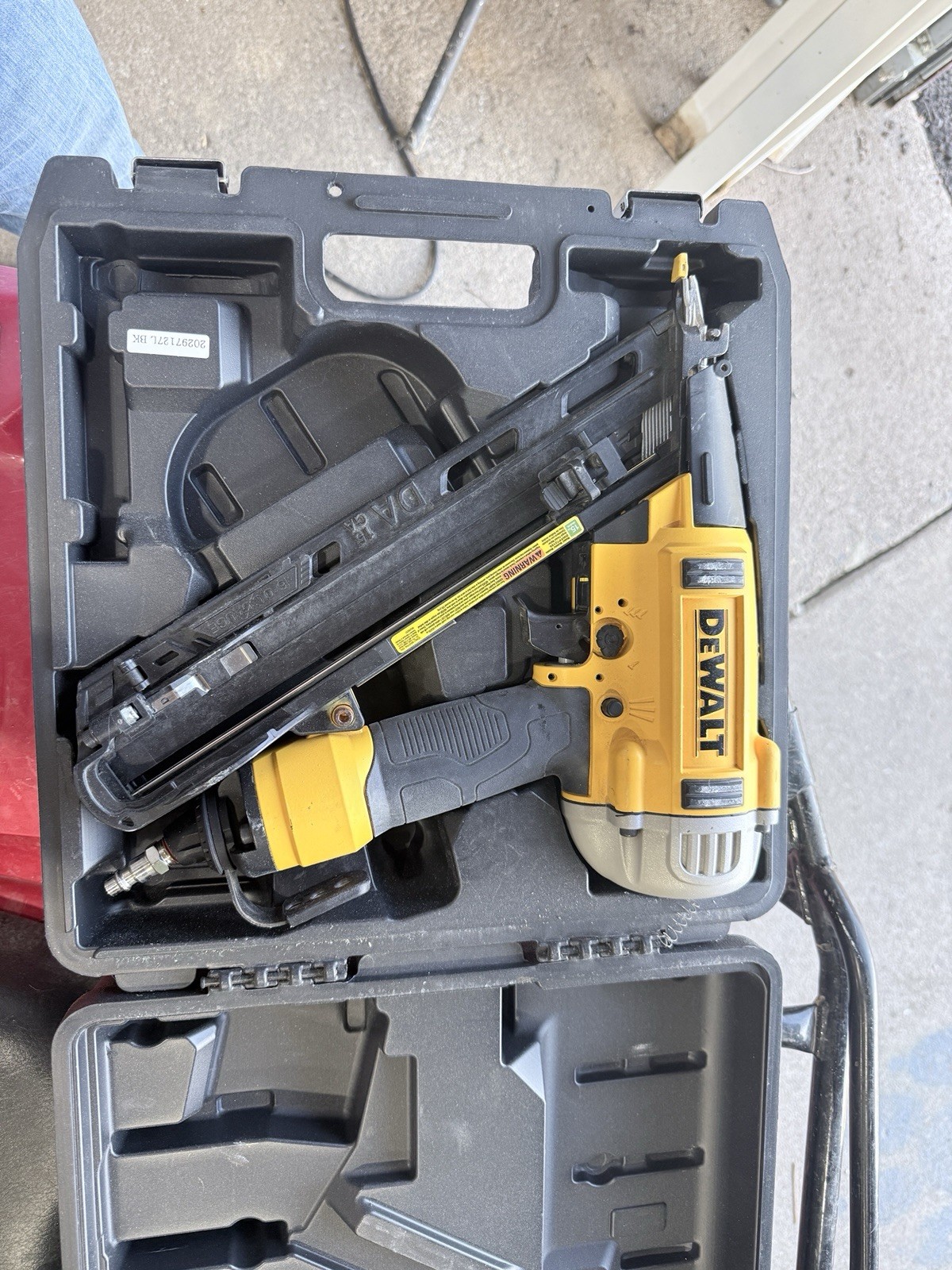 DEWALT BTFP72155 15 Gauge 34 Degree Pneumatic Finish Nail Gun