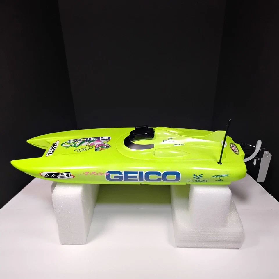 Proboat Miss Geico #113 17" Catamaran PRB08019 RC Boat  (Tested, Working ) - Image 2 of 4