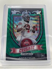 2021 Panini Prizm Draft Picks - Crusade Justin Fields #163 Green Wave Prizm (RC)