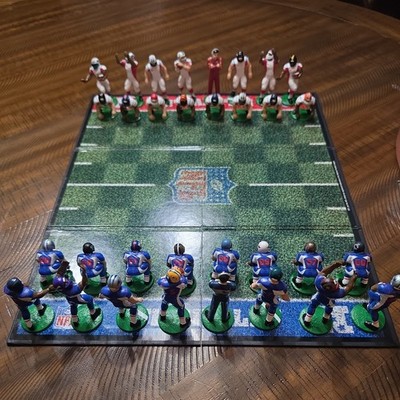 USAopoly NFL Rivalry Chess Set 2004 Includes All 32 Teams. 
