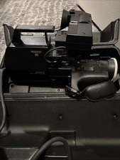 SONY TRINICON CAMCORDER HVC-2200 WITH CASE