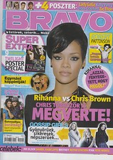 RIHANNA  and  CHRIS  BROWN  clipping from Hungarian magazines 30 pages, 2 covers