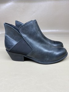 me too zoey bootie taupe