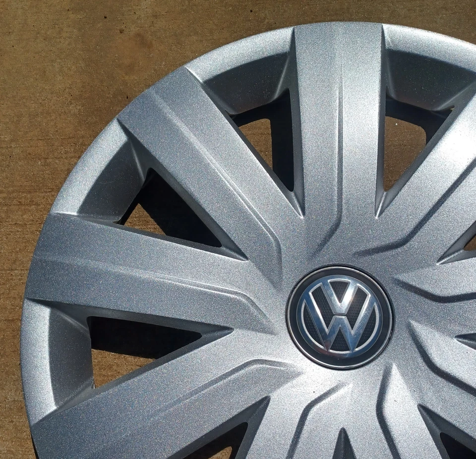 Tapacubos Volkswagen Jetta Golf 2015-2016, parte # 1C0 601147 D 61594 repintado Foto 2 de 4