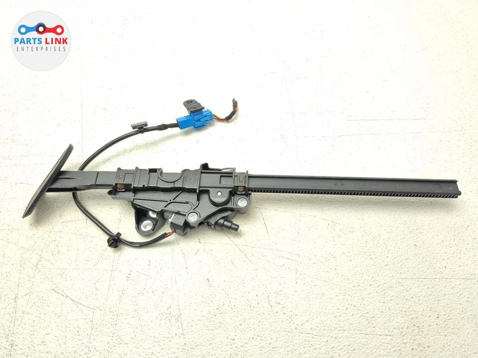 16-21 MERCEDES C63 AMG CINTURÓN DE SEGURIDAD DELANTERO DERECHO AJUSTADOR ACTUADOR MOTOR CABRIO W205 Foto 2 de 4