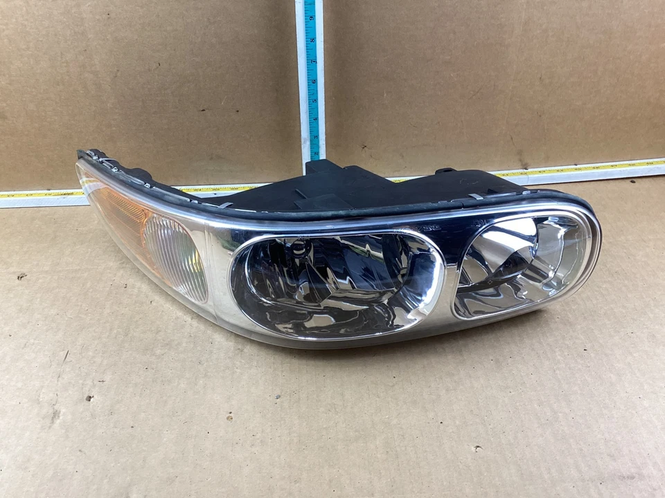 Conjunto de farol dianteiro esquerdo do lado do motorista Buick LeSabre 2000 - 2005 - Imagem 2 de 4