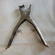 RARE VINTAGE MAUN INDUSTRIES HOLE TICKET PUNCH NO 2160. Made In England- VGC