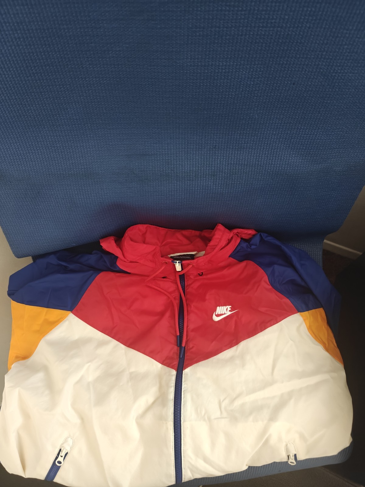 Nike Windrunner Jacket Size Medium - image 4