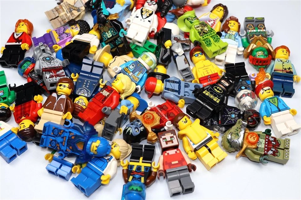 Lego® 10 Minifiguren mit Kopfbedeckung gemischt, Sammlung, Männchen, Konvolut - Bild 2 von 2