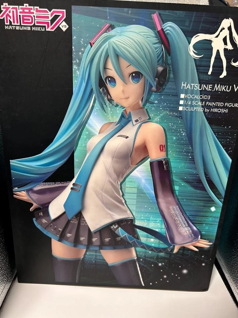 Character Vocal Series 01 Hatsune Miku V3 1/4 Scale Figure FREEing 16.5-in