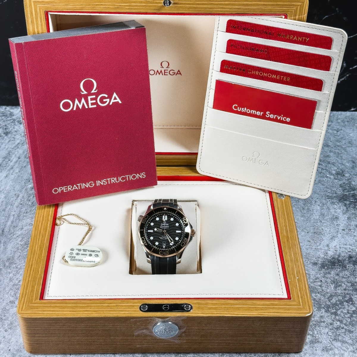 OMEGA Seamaster Diver 300M Sedna Gold 210.22.42.20.01.002 Complete