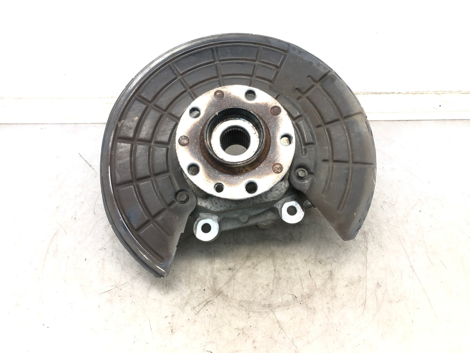 2017-2020 MASERATI LEVANTE 3.0L RIGHT PASSENGER REAR SPINDLE KNUCKLE HUB OEM