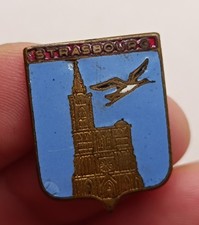 Insigne blason Strasbourg cathédrale cigogne émaillé Augis Lyon ancien badge