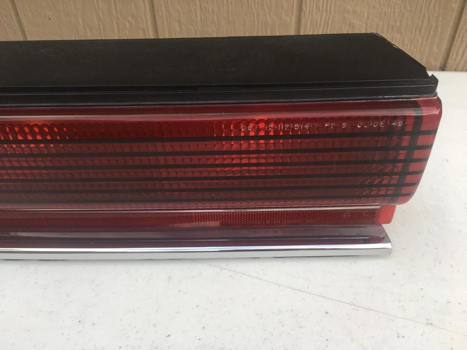 Luz trasera Buick Roadmaster 1991-1996 Foto 4 de 4