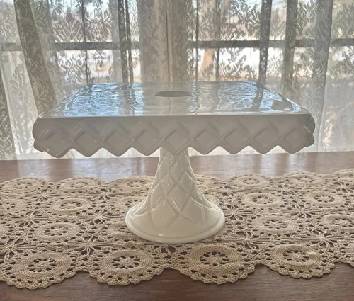 VTG INDIANA GLASS SQUARE CAKE STAND W RUM WELL PTRN-DIAMOND
