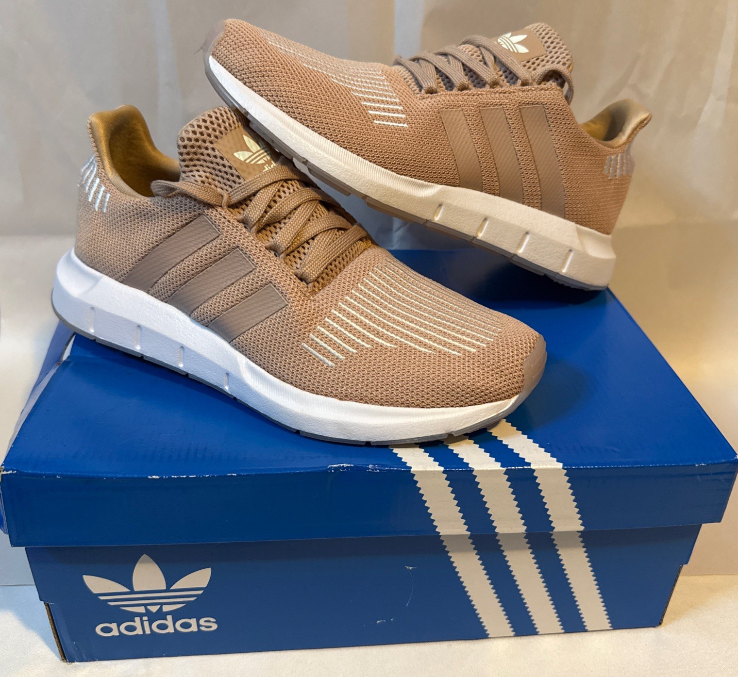 adidas Swift Run Ash Pearl Women’s Athletic Shoes Size 7
