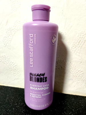 LEE STAFFORD LONDON BLEACH BLONDES EVERYDAY CARE SHAMPOO 500ML