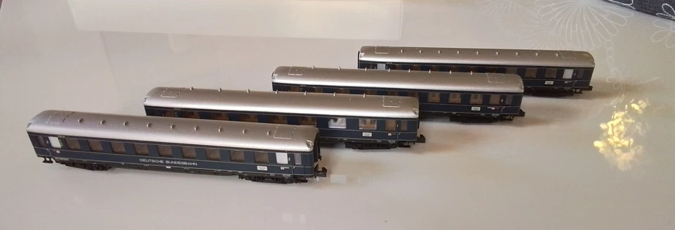 Minitrix 13718 4er Set Schnellzugwagen ´Loreley-Express´ DB, Blau