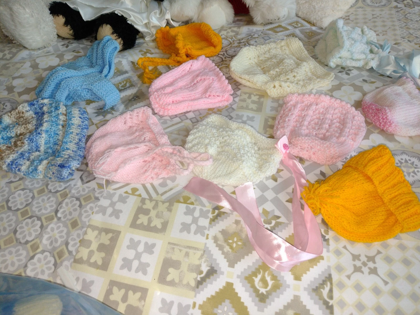 10 Baby Hats/Bonnet's & Beanies Assorted colours & Sizes Hand Knitted job lot