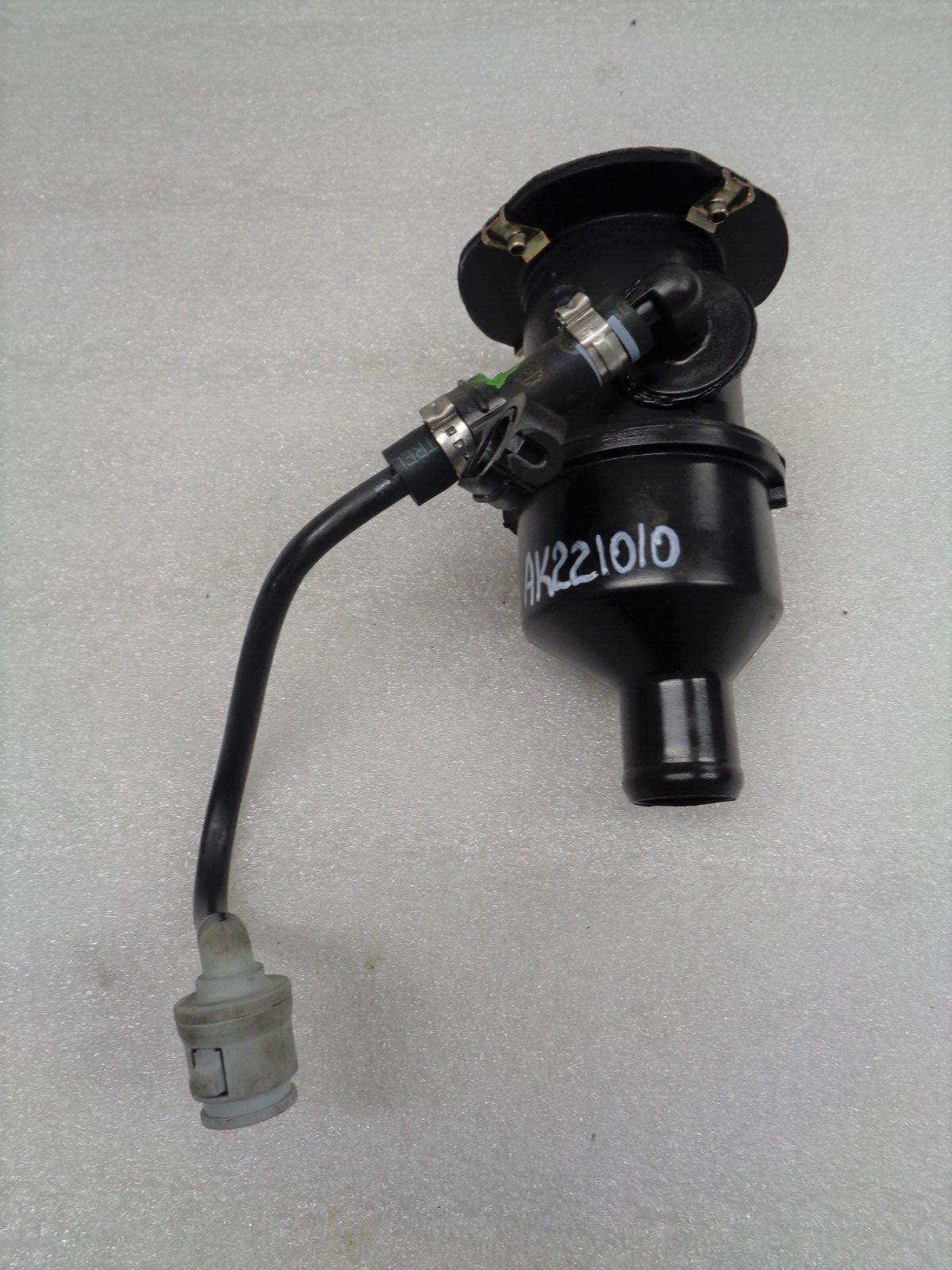 2003-2013 Maserati Quattroporte M139 Fuel Gas Tank Filler Neck OEM AK221010