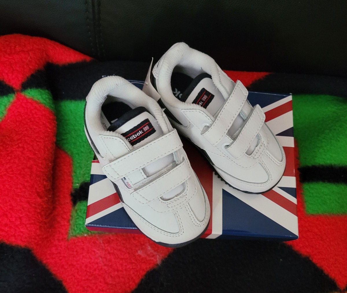 Reebok Kids White, Red & Blue Basketball/Running Shoes  display picture 3