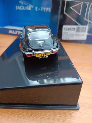 Autoart 1/43 Jaguar E-Type Coupe Series III V12 black 53781 - Bild 6 von 9