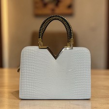 Elegant Croc Tote Bag – Luxury Women’s Handbag With Gold Handle & Strap