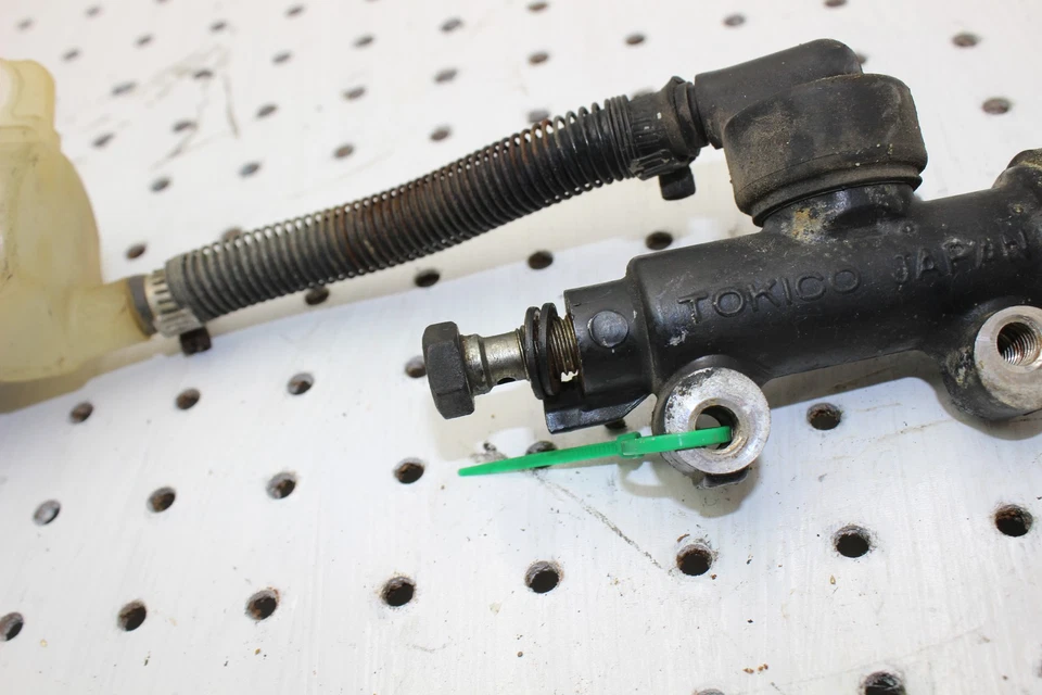 Kawasaki KZ750 1982 eje espectro freno trasero cilindro maestro (#485) Foto 4 de 4