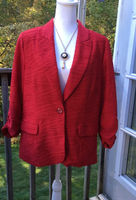 Chico's size 2 (L) red jacket with 3/4 length sleeves and pockets