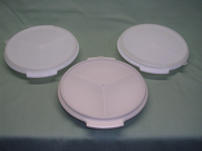 Tupperware 3 Divided Serving Plates with 3 Compartments Each, including Lids