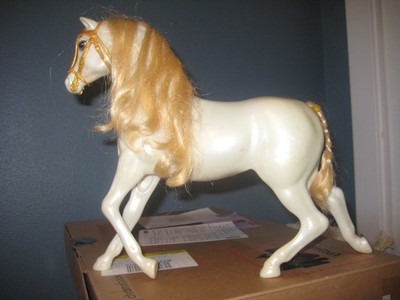 Vintage Mattel Barbie Horse Milk White With Blonde Mane & Gold Halter