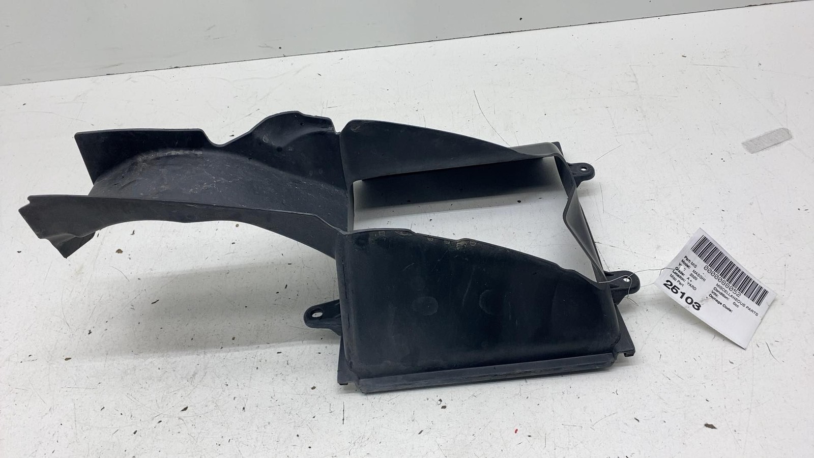 ⭕ 2014-2020 Maserati Ghibli Front Left Turbo Intercooler Air Duct Assy 670038777