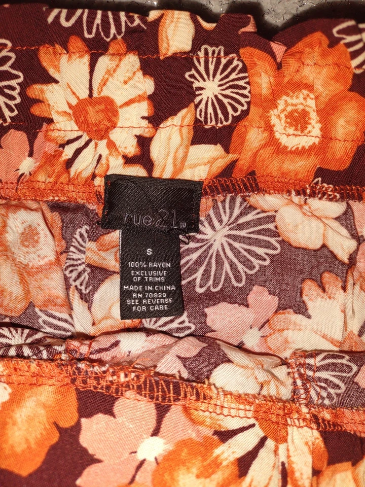 Pantalones cortos Rue 21 Paperbag estampado floral para mujer talla S nuevos sin etiquetas Foto 3 de 3