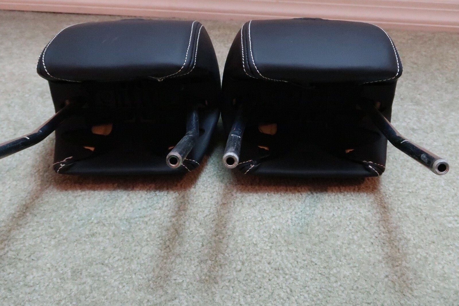 FERRARI 458 HEADREST HEAD REST DRIVERS & PASSENGER SIDE IN EXCELLENT CONDITION