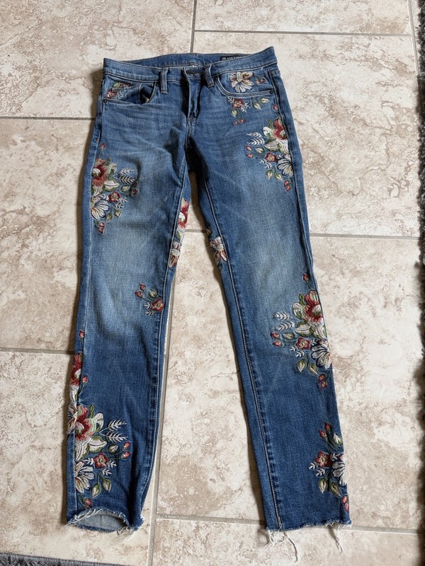 BLANK NYC SKINNY CLASSIQUE FLORAL EMBROIDERED MEDIUM WASH JEANS SZ 25