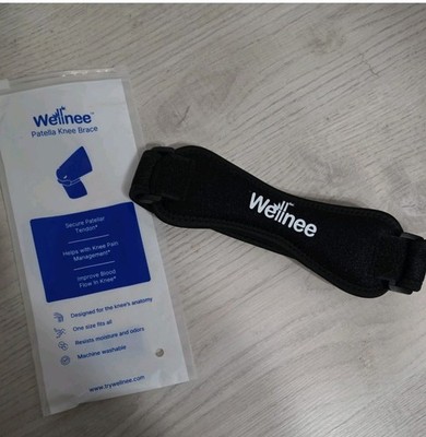 Wellnee Patella Knee Strap/Brace   Adjustable Knee Brace for Support, Running