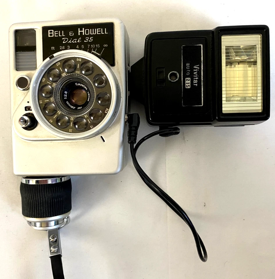 Bell & Howell Dial 35 35mm Film Camera w/ Case, 2 Flashes, Manual & Film Tested - Image 2 of 4