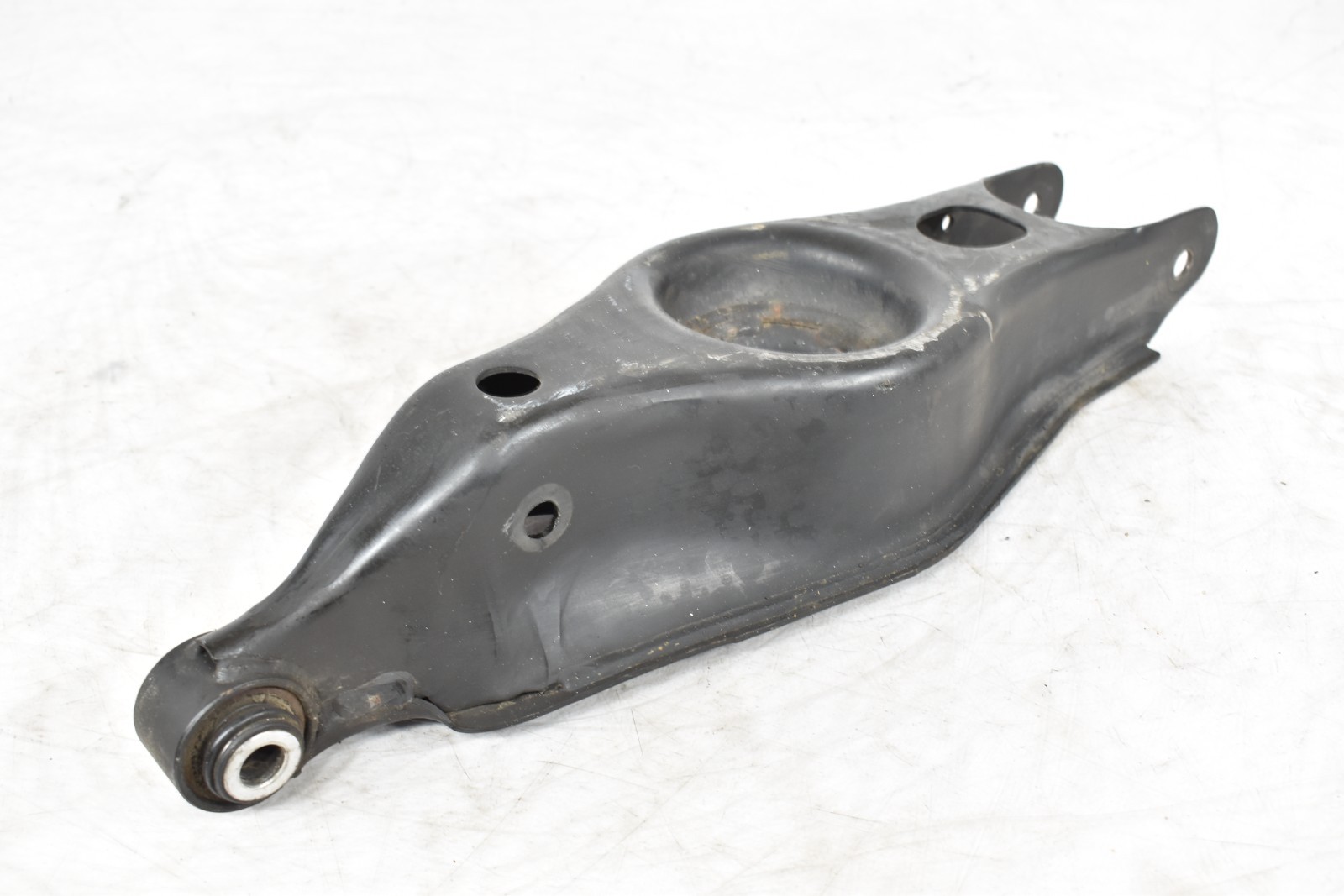 2014-2021 MASERATI GHIBLI AWD REAR LEFT SIDE LOWER CONTROL ARM SPRING PERCH OEM